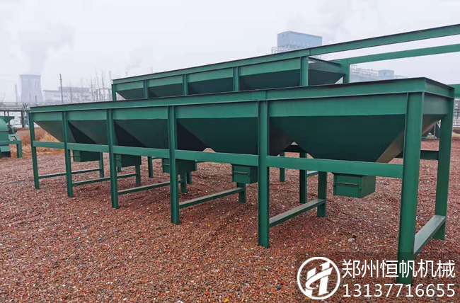 配置一套制作有機(jī)肥料設(shè)備生產(chǎn)線需要多少錢?(圖4) 靜態(tài)配料機(jī)